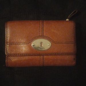 COPY - NWT Fossil Vintage Maddox Trifold Beige Ginuine Leather Wallet